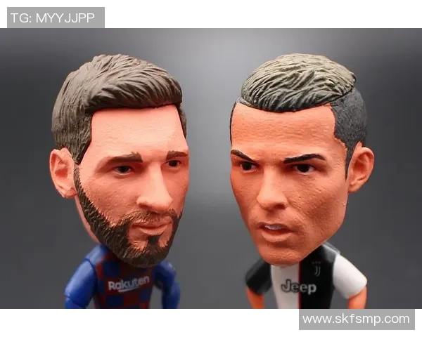 足球明星大型手办图片欣赏与收藏指南让你领略球场英雄的魅力与风采